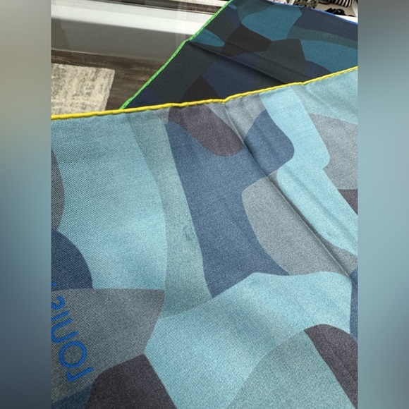 Louis Vuitton Blue Camouflage 100% Silk Designer Scarf - Picture 2 of 5